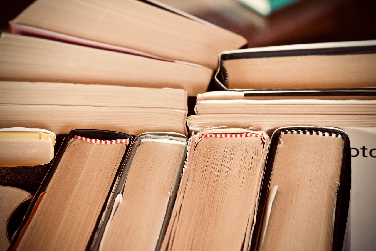 entdecken sie die faszinierende welt der literarischen genres! von romantik über science-fiction bis hin zu krimis - erfahren sie mehr über die vielfalt der literatur und ihrer verschiedenen ausdrucksformen.